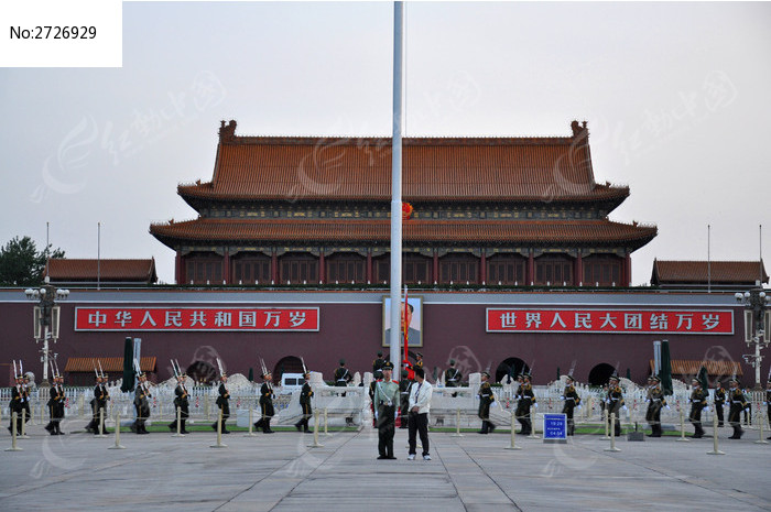 可以用什么方法测量一个旗杆的长度。(是学校