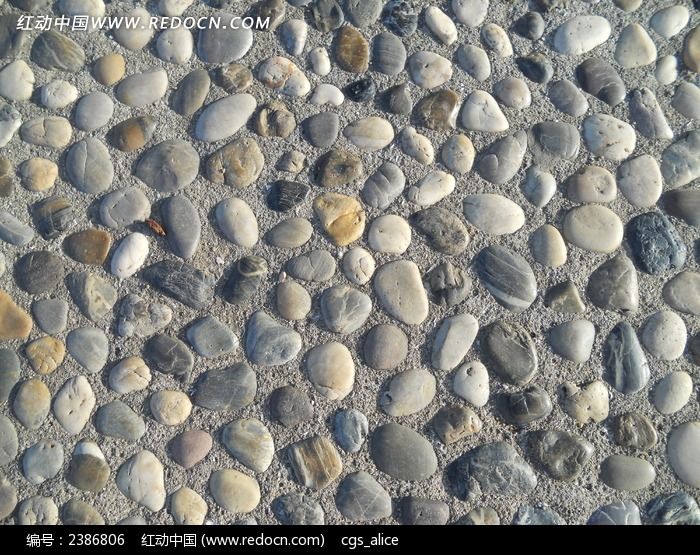 鹅卵石铺满的地面图片