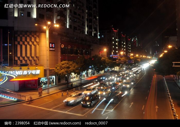 车水马龙的道路夜景