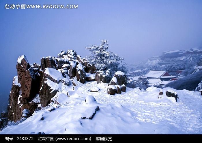 洁白的泰山雪景