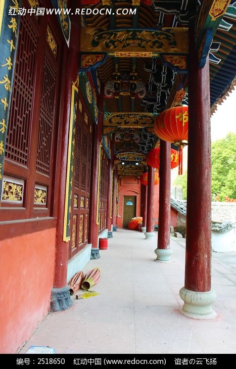 寺庙屋檐走廊