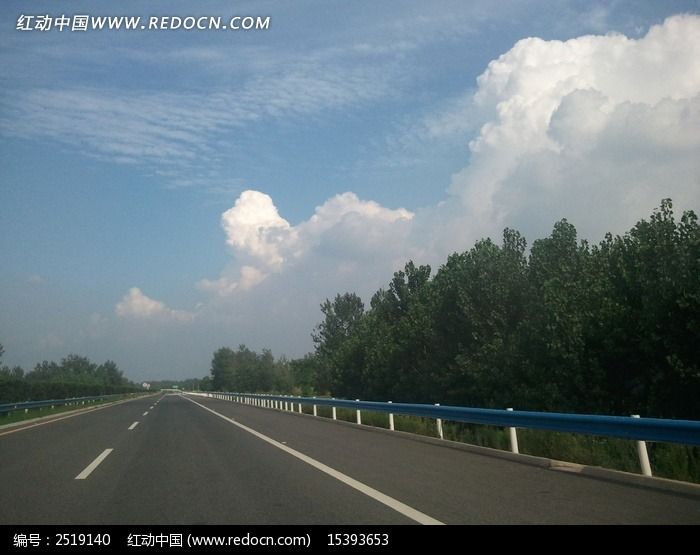 河南永登高速蓝天白云图片道路摄影