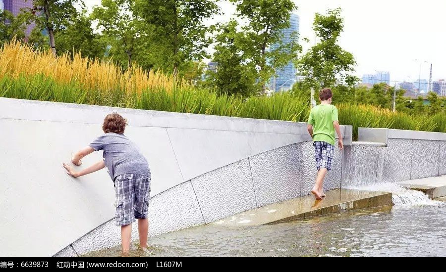 公园角落跌水水景