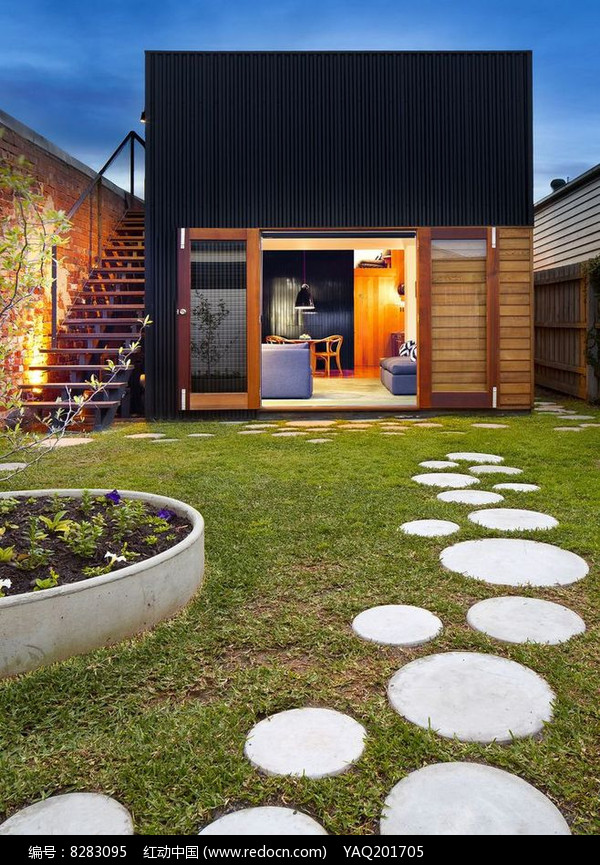 庭院草坪上的圆形汀步JPG素材下载_铺装设计图片