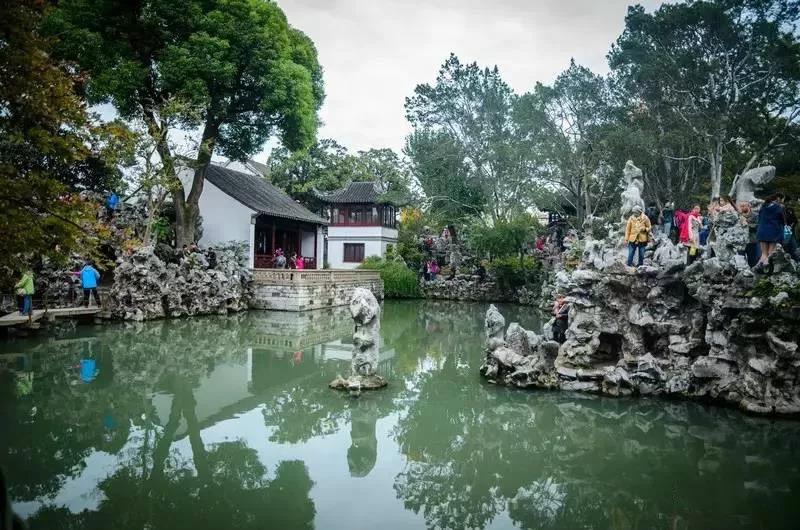 盐阜东路10号,是中国四大名园之一,这座清代扬州盐商宅邸私家园林,以