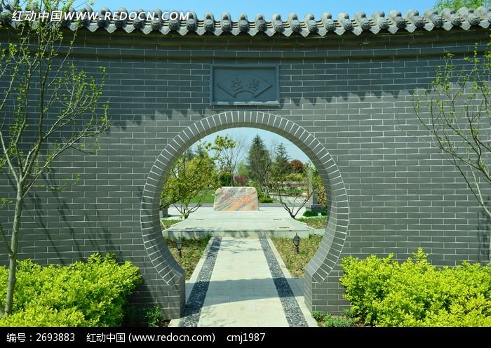 古典墙壁和月亮门