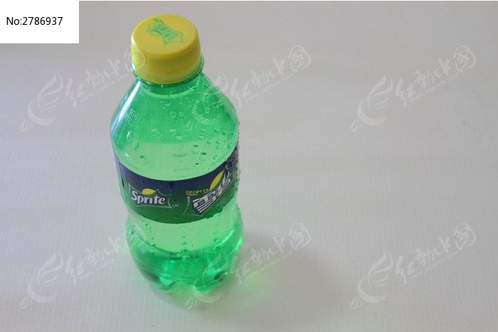 小瓶的雪碧饮料图片_餐饮美食图片