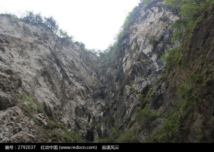 湖南天龙峡高山中的峡谷