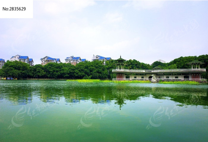 亭台的远景风光