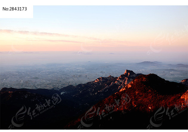 泰山山顶的日出风景