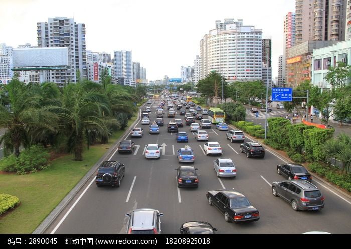 车流繁多的道路