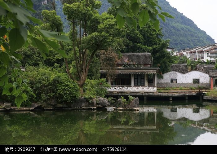 阳朔西街湖边老房子