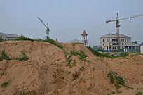 建筑工地上的土堆