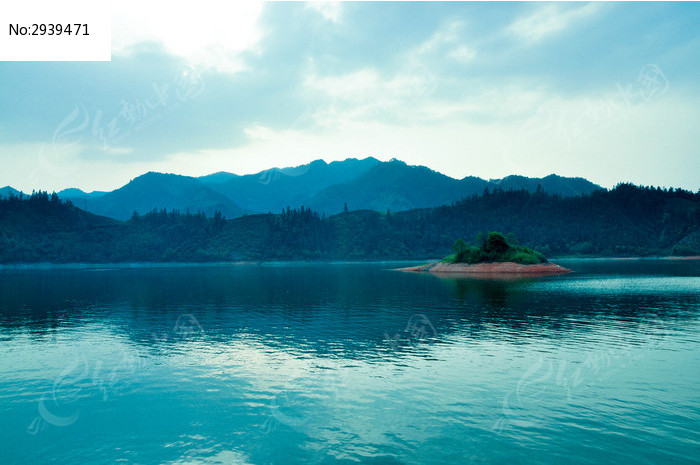 湖中小岛