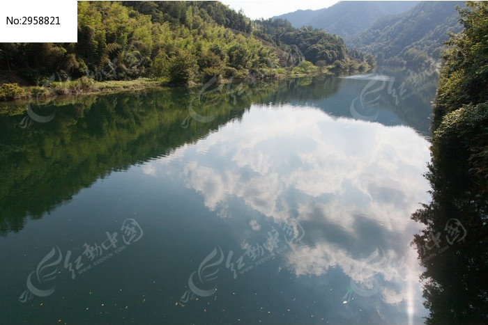 河流水面