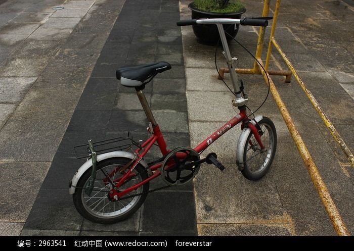 红色小自行车