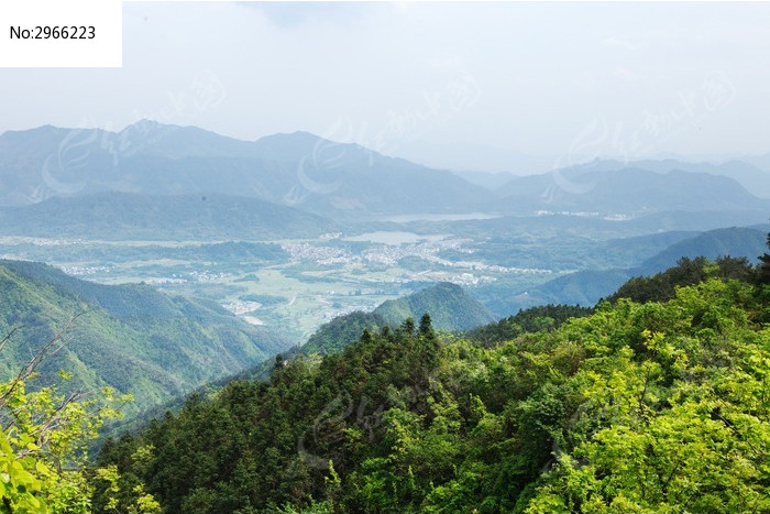 黟县五溪山上远眺奇墅湖