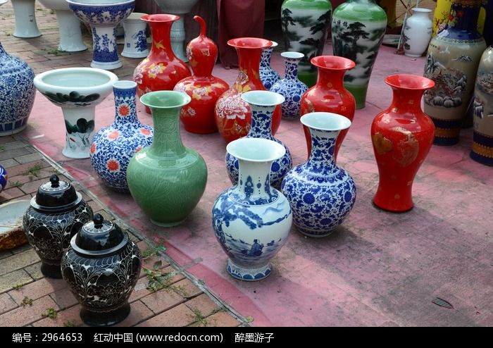 形状各异的花瓶