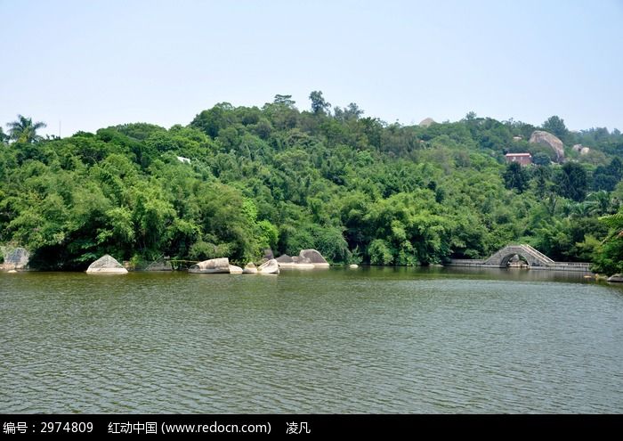 万石植物园的湖水图片_自然风景图片