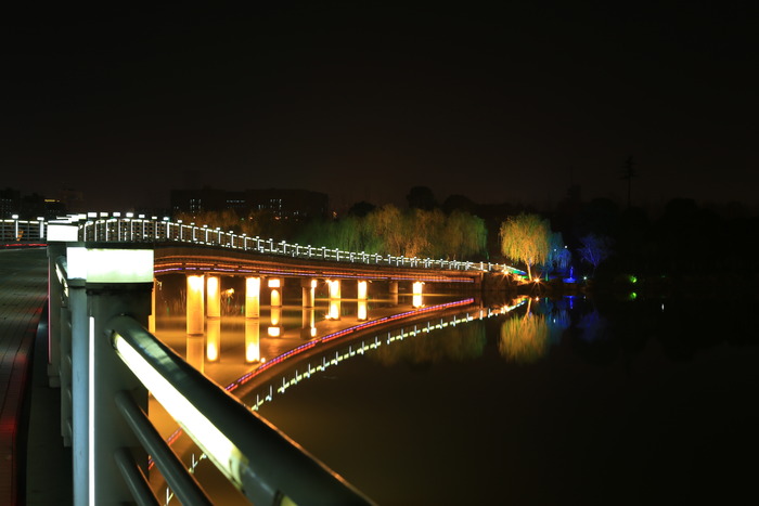 湖面夜景