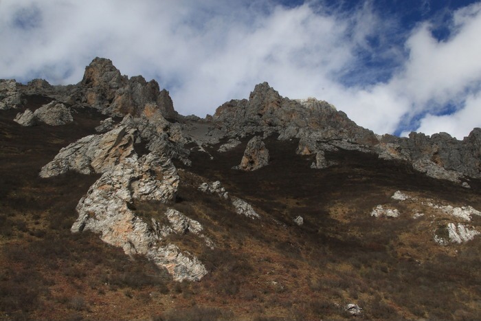 黄龙独特山岩