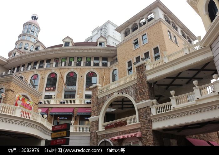 武汉光谷意大利风情街的特色建筑图片