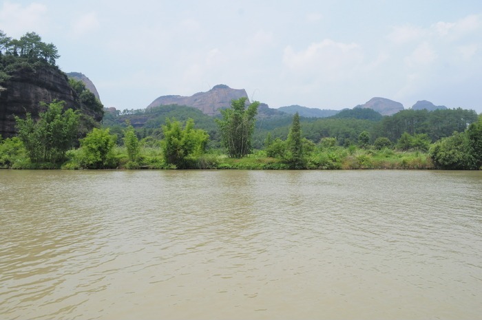 水上丹霞远景风光