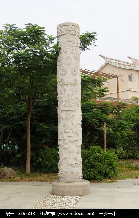 大雄宝殿圆柱上对联
