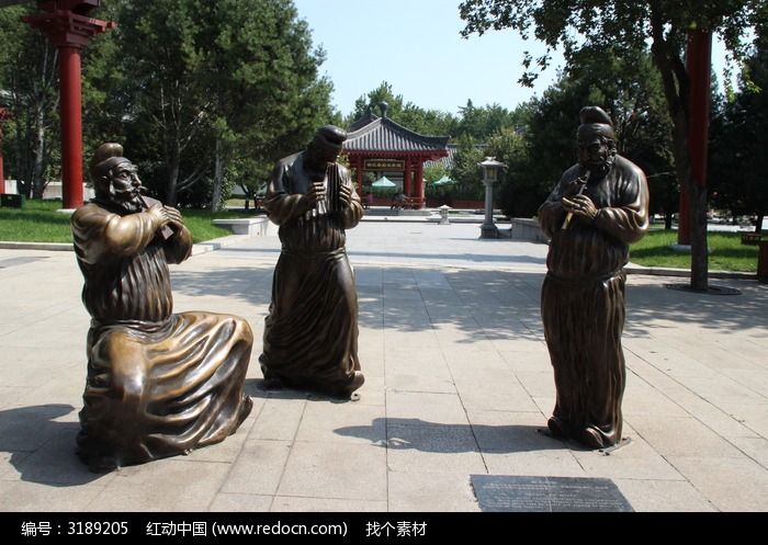 吹奏乐器的铜人