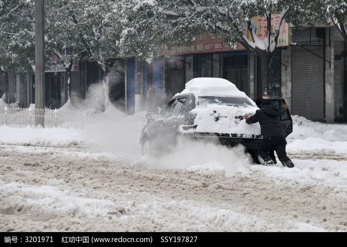 雪中推车