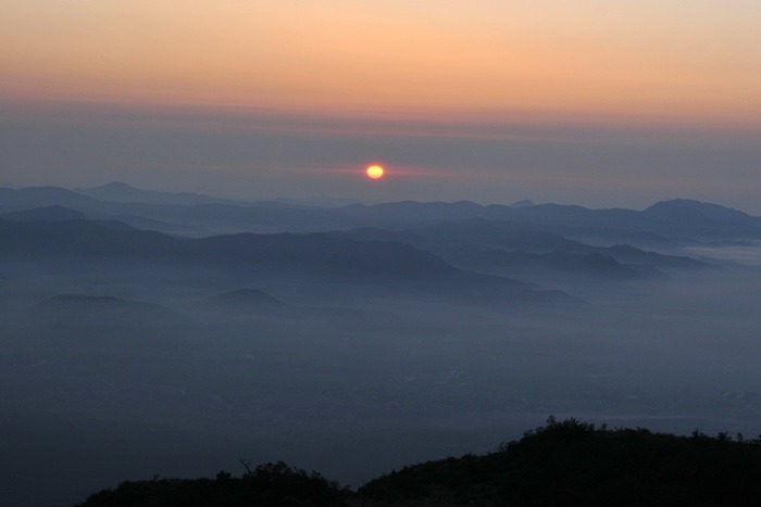 山顶日出