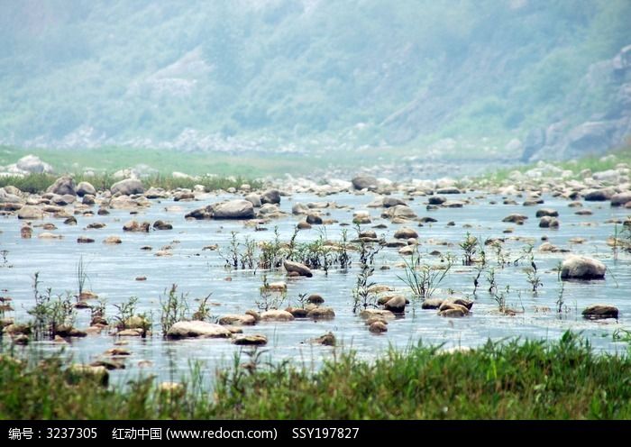 漳河水边风景