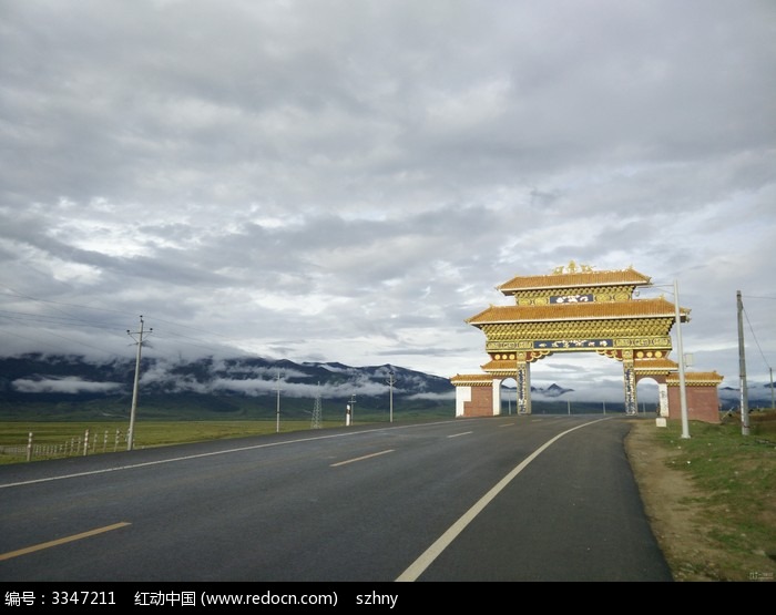 川藏公路上的牌楼