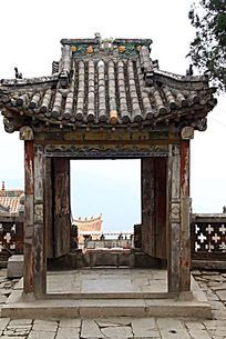 铜雕古建筑门楼高清图片下载_红动中国