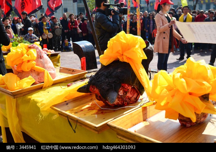 神农架炎帝广场祭祀兽头