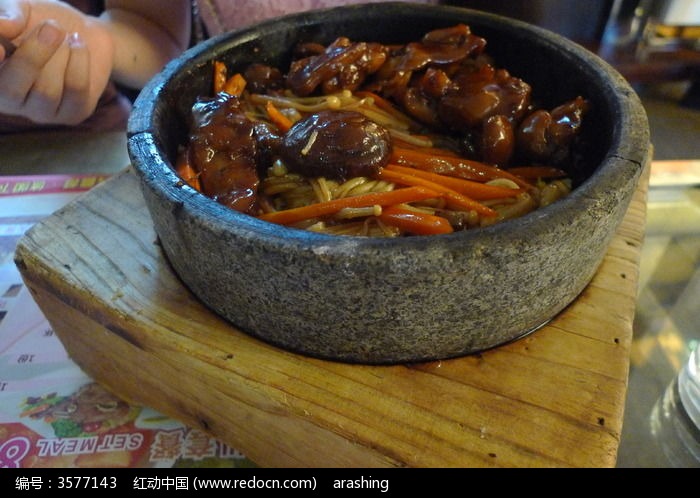 三鲜鸡肉石锅饭