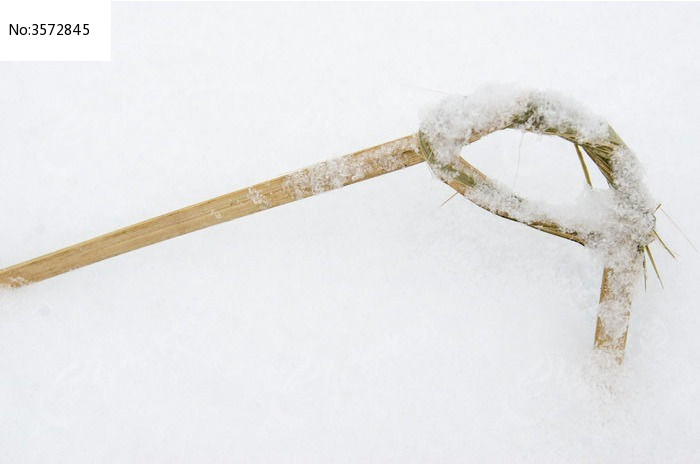 雪地里的一根稻草