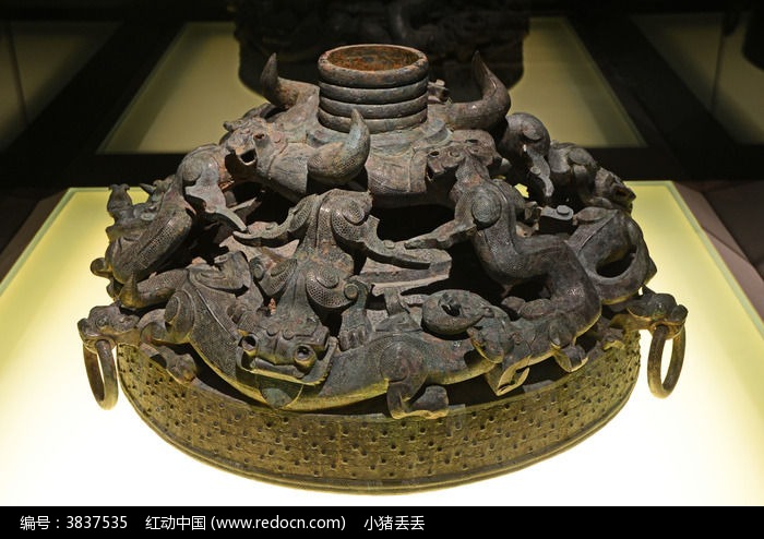 透雕蟠龙鼓座