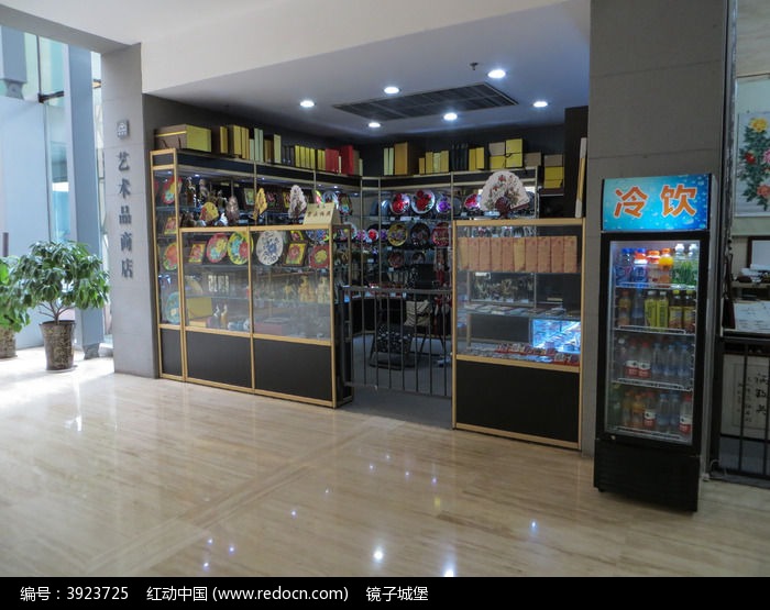 艺术品商店门口