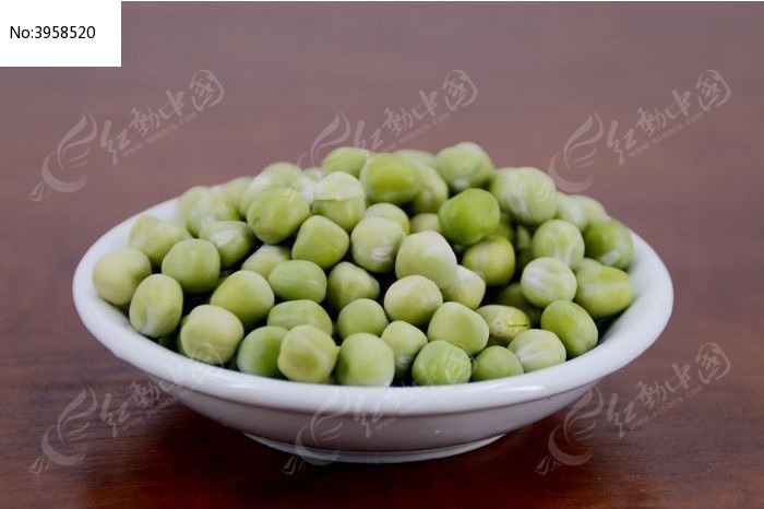 一盘青黄豆图片