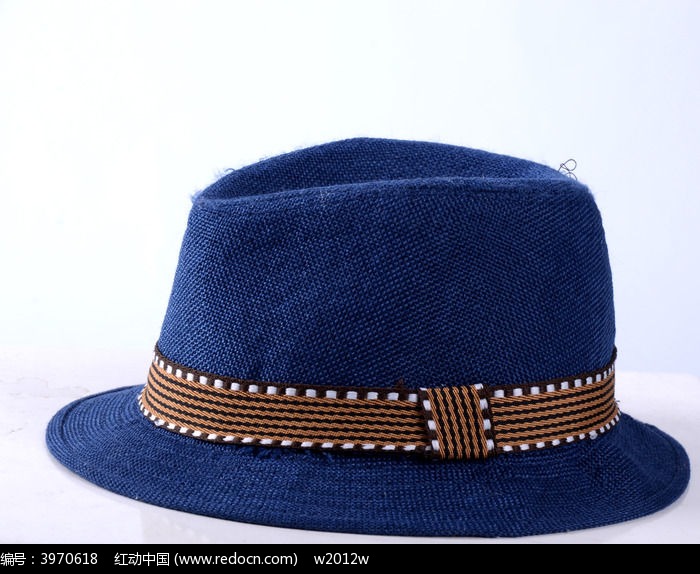 一顶蓝色礼帽