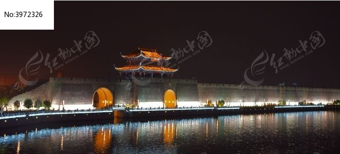 苏州相门古城墙夜景