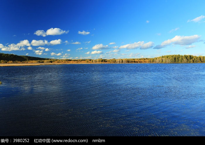 阿尔山湖泊秋景