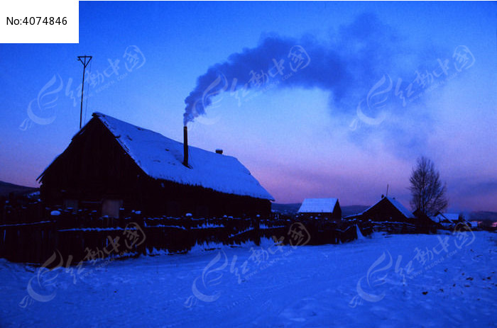 边塞村庄清晨炊烟袅袅图片_图片_红动手机版