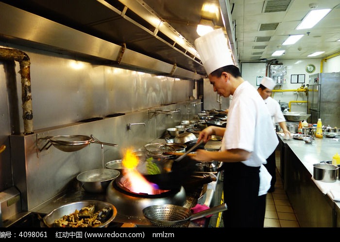 厨师在烧菜高清图片下载_红动中国