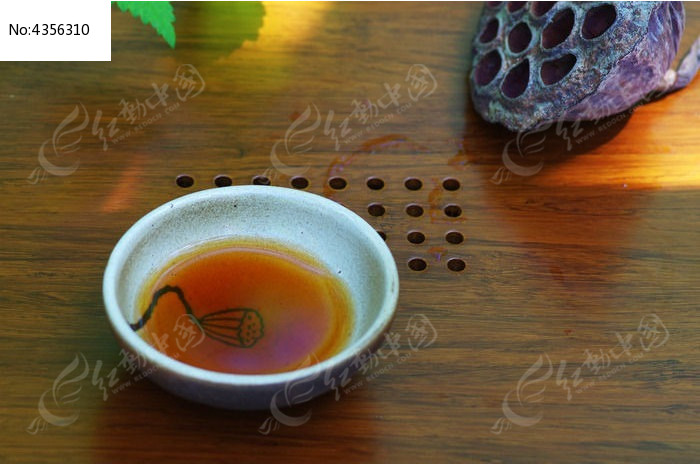 茶杯茶水