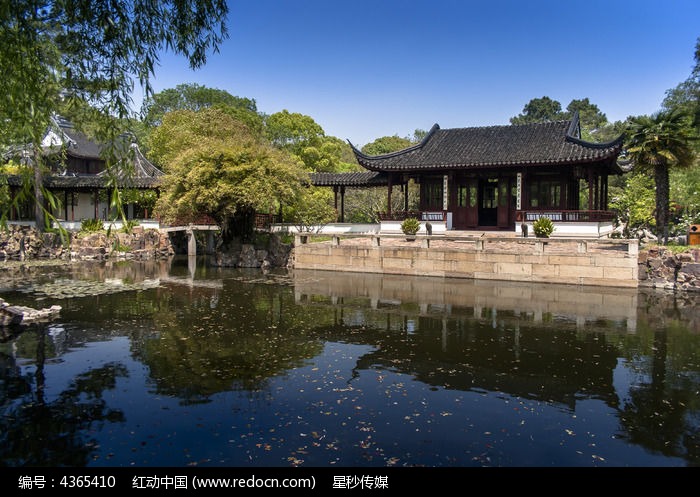 中国园林庭院建筑和景观池塘