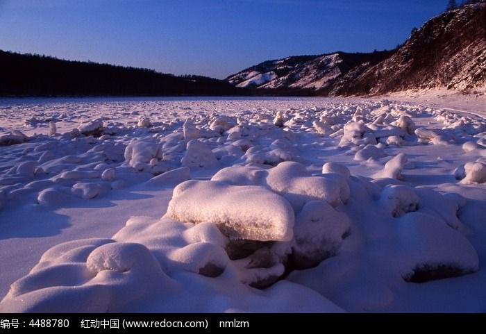 额尔古纳河严冬雪景