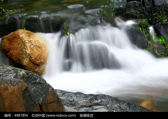 泰山河道流水瀑布