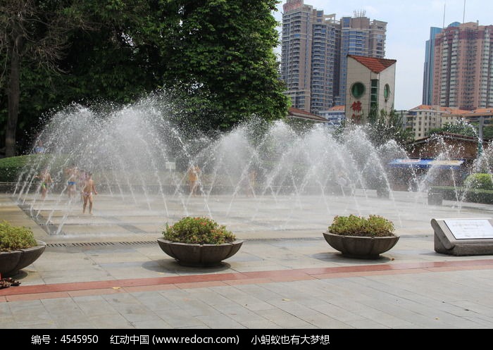 广场上的喷泉高清图片下载_红动网